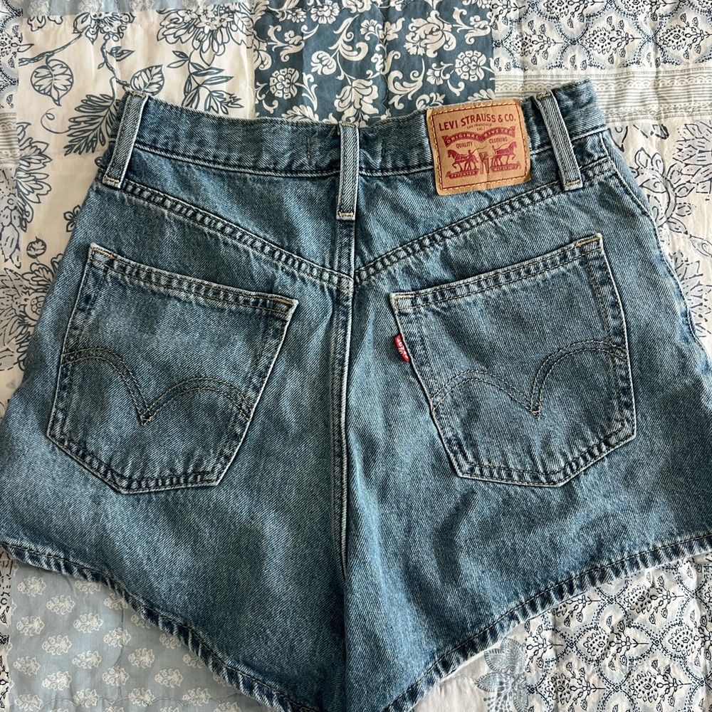 Levi High Waisted Mom Shorts Blue Denim Women's Jean Shorts Size 27